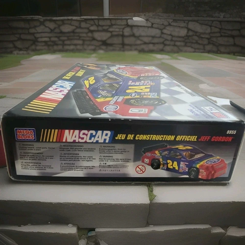 NEW NASCAR Jeff Gordon 24 Mega Bloks 9955 Race Car HTF 485 Pieces Ages 7+ NIB